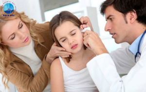 Làm sạch tai đúng cách cho trẻ nhỏ và người cao tuổi: Chia sẻ từ gia đình nhỏ và lời khuyên chuyên gia Untitled design 8